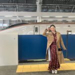 Takako Tokiwa Instagram - 本日放送 『笑神様は突然に…2024春SP』 （日本テレビ系　午後7時58分～9時54分) 鉄道BIG4との嬉しい鉄旅2回目😭✨ 北陸新幹線延伸前の貴重な体験をさせていただきました。 今回も鉄道BIG4の皆様の、鉄道への愛に…笑いっぱなし🤣💦 笑い過ぎて…疲れ果てた（笑） #笑神様は突然に2時間スペシャル #鉄道big4 #北陸新幹線延伸 #おめでとう🎉 #このロケ #自由に写真撮らせてくれる から #めっちゃ嬉しい #6枚目 #何を撮ってるかと言いますと… #貨物列車 ！！らぶ💕 #延伸したら #念願の恐竜博物館 行きたい 😍✨ #ロケの朝 #朝早くからのスタンバイに #スタッフさんが用意してくださった朝食は … #能登の塩を使った 塩パン #能登の牡蠣むすび #能登愛 #素敵な朝食をありがとう😊 #14枚目 #ライトが消えている北陸線・七尾線のサイン #でも ！ #4月6日全線再開！！ #おめでとう㊗️ #ラスト #車窓からの素敵な鉄 @seanewyork @lion.gallery220 @p_l_u_s_c_t_e_a_m @yyuiiko