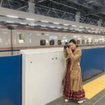 Takako Tokiwa Instagram - 本日放送 『笑神様は突然に…2024春SP』 （日本テレビ系　午後7時58分～9時54分) 鉄道BIG4との嬉しい鉄旅2回目😭✨ 北陸新幹線延伸前の貴重な体験をさせていただきました。 今回も鉄道BIG4の皆様の、鉄道への愛に…笑いっぱなし🤣💦 笑い過ぎて…疲れ果てた（笑） #笑神様は突然に2時間スペシャル #鉄道big4 #北陸新幹線延伸 #おめでとう🎉 #このロケ #自由に写真撮らせてくれる から #めっちゃ嬉しい #6枚目 #何を撮ってるかと言いますと… #貨物列車 ！！らぶ💕 #延伸したら #念願の恐竜博物館 行きたい 😍✨ #ロケの朝 #朝早くからのスタンバイに #スタッフさんが用意してくださった朝食は … #能登の塩を使った 塩パン #能登の牡蠣むすび #能登愛 #素敵な朝食をありがとう😊 #14枚目 #ライトが消えている北陸線・七尾線のサイン #でも ！ #4月6日全線再開！！ #おめでとう㊗️ #ラスト #車窓からの素敵な鉄 @seanewyork @lion.gallery220 @p_l_u_s_c_t_e_a_m @yyuiiko