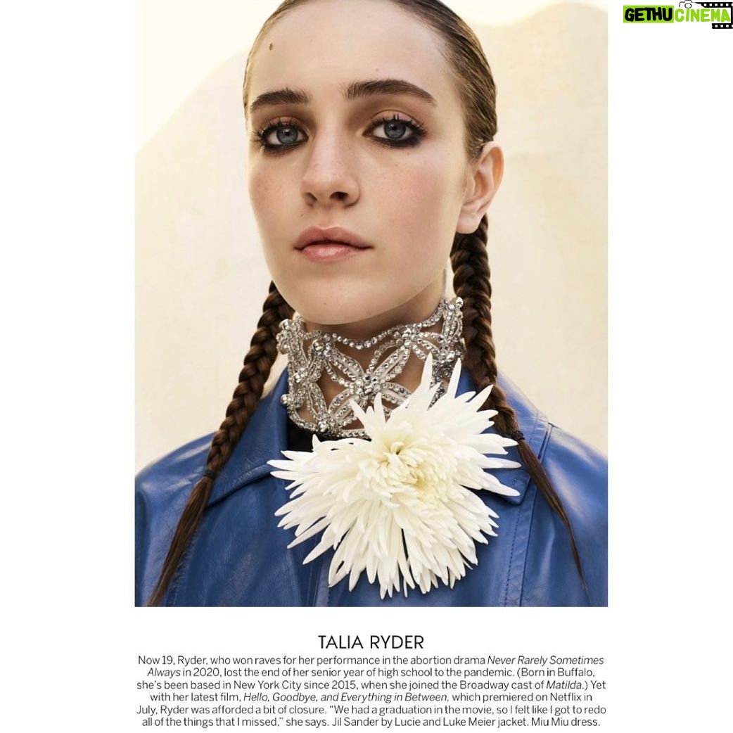 Talia Ryder Instagram - Wow @voguemagazine thank you for the flowers 💐🌞