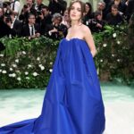 Talia Ryder Instagram - Thank you @voguemagazine for this celebration and thank you @calvinklein for the most beautiful dress 💙🪴⏳
