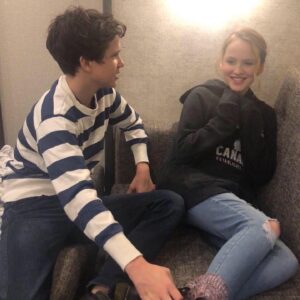 Talitha Bateman Instagram - Trailer shenanigans with this weirdo.😎🤪