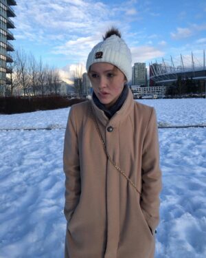 Talitha Bateman Instagram - @leah_angelica let’s go back to the snow!❄️🌨