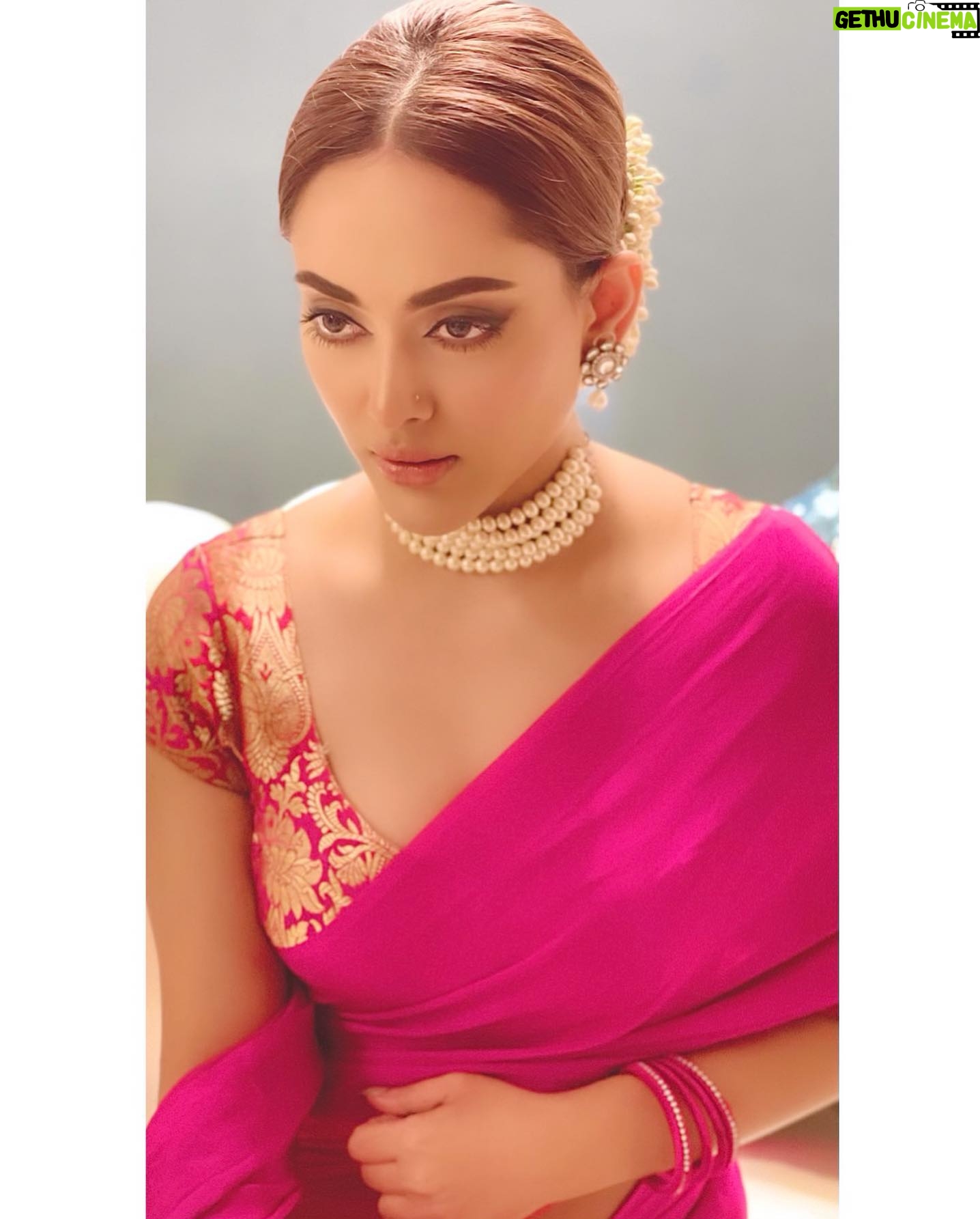 Tama Mirza - 2.7K Likes - @liasbeautybox 🧏♀️ @safiyasathi ❤️💃