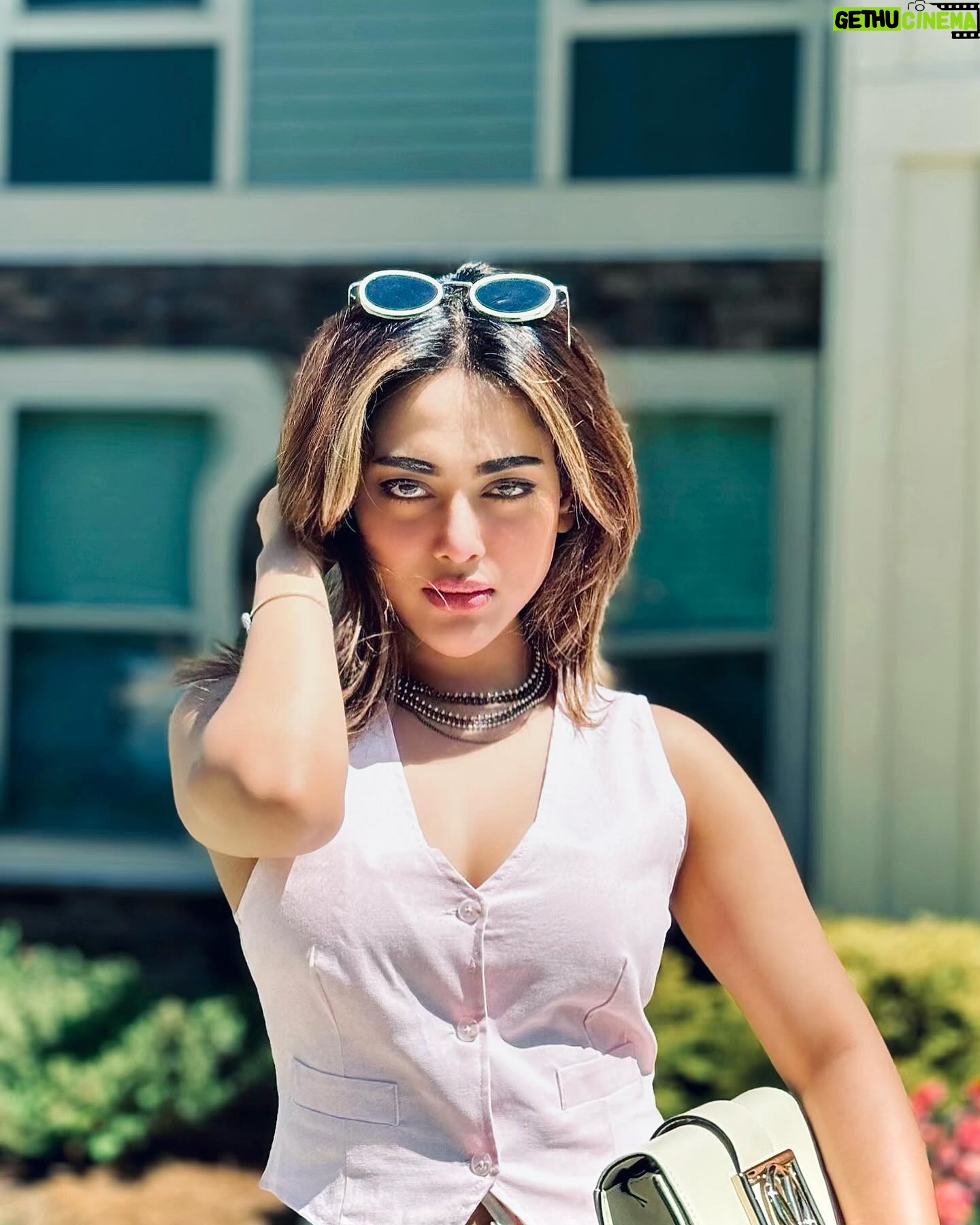 Tama Mirza - 2.4K Likes -