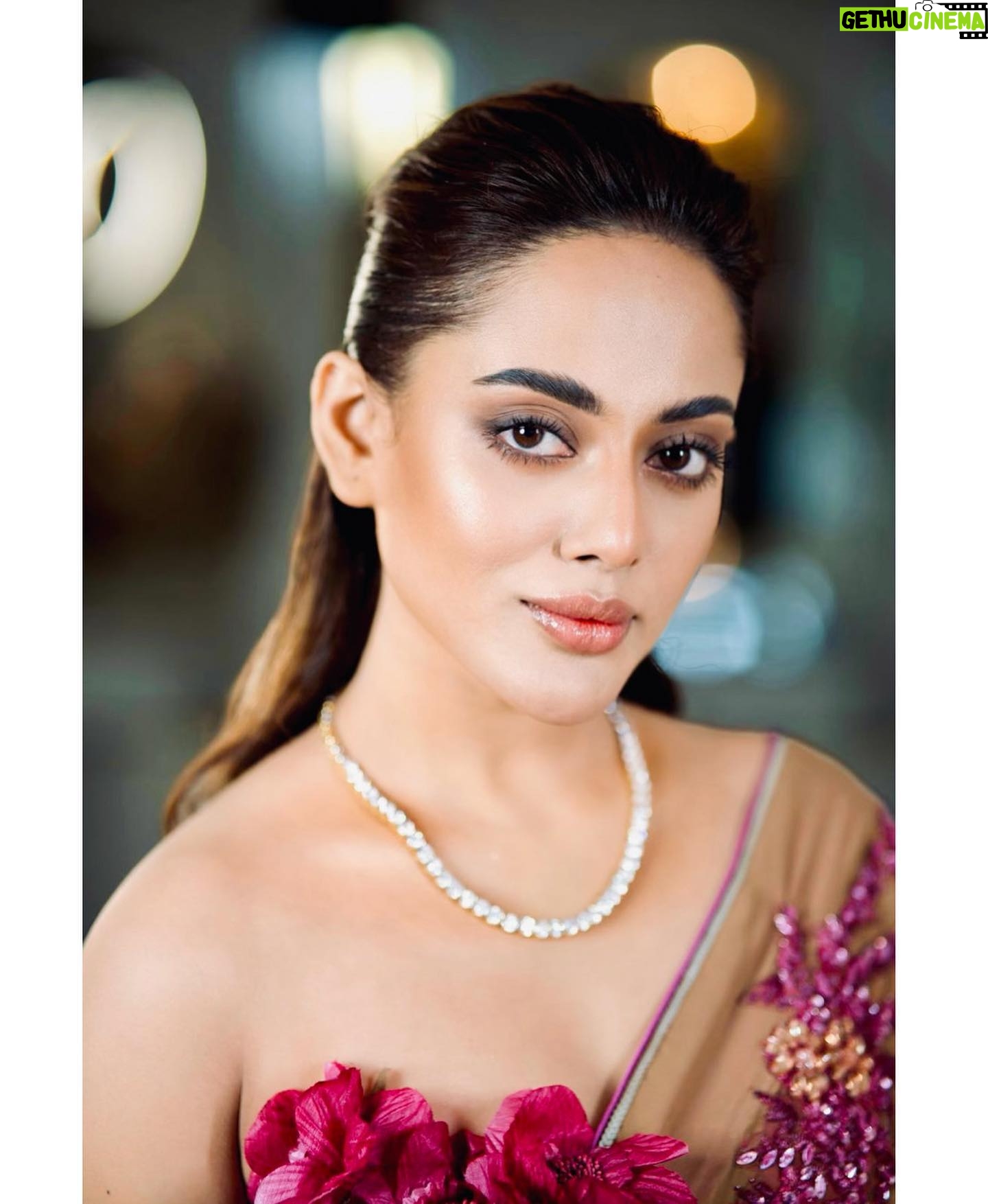 Tama Mirza - 3.7K Likes - @signature.look.by.samia 🧏♀️