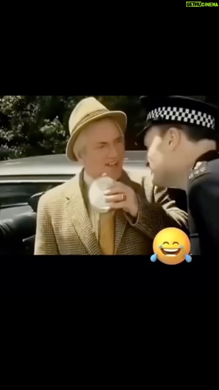 Tamala Jones Instagram - The late great #DickEmery of the #UK in one of his famous sketches ..🤣🤣🤣🤣🤣🤣
