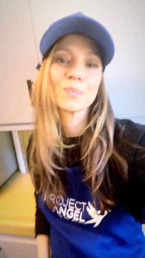 Tamara Braun Instagram - Happy Day of Thanks everyone. There is a lot of pain in the world today and sadly everyday so if we counter that with love, kindness, caring and doing what we can to help those in need it has to have an effect. Thank you @projectangelfood for all you do year round for and allowing me to help out this morning. Today many of us will be fortunate enough to have a good meal that we can share with a friend or family or friends and family but not everyone is so lucky. If you can, lend a hand, share a meal, donate to those in need. All acts of kindness make a difference to someone. Sending much love to all of you. 🥦 #plantbasedthanksgiving #love #give #kindness #share #gratitude #compassion #projectangelfood
