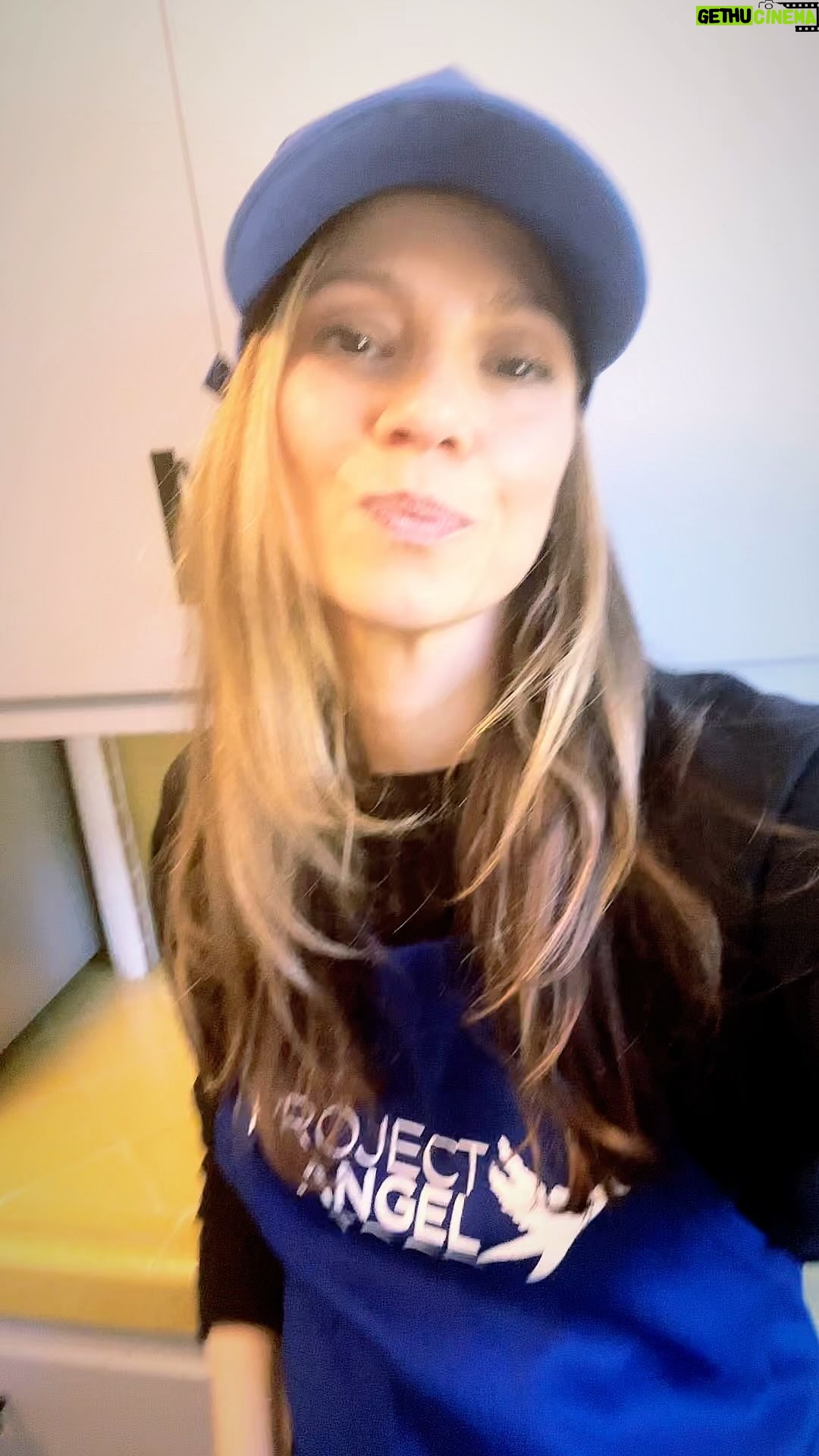 Tamara Braun - 3.1K Likes - Happy Day of Thanks everyone. There is a lot of pain in the world today and sadly everyday so if we counter that with love, kindness, caring and doing what we can to help those in need it has to have an effect. Thank you @projectangelfood for all you do year round for and allowing me to help out this morning. Today many of us will be fortunate enough to have a good meal that we can share with a friend or family or friends and family but not everyone is so lucky. If you can, lend a hand, share a meal, donate to those in need. All acts of kindness make a difference to someone. Sending much love to all of you. 🥦 #plantbasedthanksgiving #love #give #kindness #share #gratitude #compassion #projectangelfood