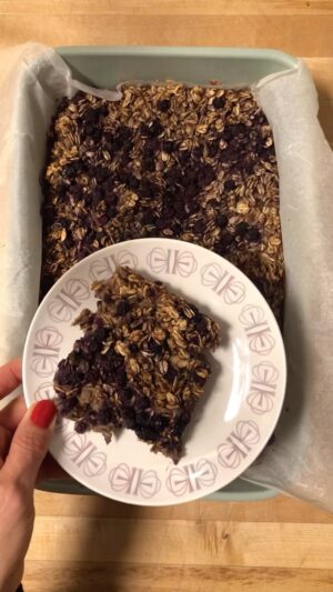 Tamara Braun Instagram - Gluten free baked oatmeal

Easy peasy pudding pie! Well, not pudding pie but oatmeal bake!! Baked oatmeal? Whateves, it’s good and EASY!

Preheat oven to 375

Ingredients:
1 Banana
1 1/2 C Frozen blueberries
2 C gluten free oats
2 Tablespoons ground flax seeds
1 1/2 teaspoons cinnamon
1 teaspoon baking powder
1/4 teaspoon salt 
1 teaspoon vanilla extract
1/4 cup maple syrup
400 ml unsweetened rice milk

Line 9x12 or 8x8 baking dish with parchment paper.
Place sliced bananas and 1 cup frozen blueberries in dish. Put aside.

In a bowl mix all the other ingredients except for the 1/2 c leftover blueberries and rice milk.(Don’t worry, they will play later.) Add mixture to baking dish on top of bananas and blueberries. Spread out. Add blueberries on top and the rice milk. 

Bake for 40 minutes. Let cool a bit before eating. If you eat it hot it may fall apart a little but still yummy. If cooled a little it holds together better. Both ways delish. Wanna be completely decedent? Add some non dairy vanilla nice cream to it! Oooohhhh! I’m tellin’!!!!

#Enjoy and #share with others!!

#veganbaking #bakedoatmeal #blueberries #bananas #yummy #veganyummies #tryityoumightlikeit #itsgood #nofat #norefinedsugar #nodairy #glutenfree #bakingwithtam #makeitwithtam #love #diy #loveanimals This is for you @kimberlyyat