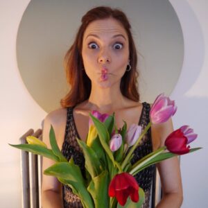 Tamara Braun Instagram - It’s Monday! Have a great week everyone!! #love #monday #flowers