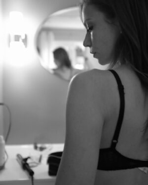 Tamara Braun Instagram - I’ve been MIA for a bit from my IG feed. It’s been a month for me. I’ve been pretty introspective. The state of the world, which always has its atrocities, has been weighing heavily on my heart. So many people in pain. So many struggling. It can feel overwhelming at times. We may not be able to change all the problems in the world but we can do our part. Take small steps. Feed someone who needs a meal. Spend time with someone who is lonely. Volunteer your time at a worthy organization. Donate to reputable causes(if you can). There is much we can do that may not seem like a lot to you but does to the person receiving the gesture. Try not to get stuck. Keep moving. Keep believing. Keep giving. Keep spreading kindness. Sending you all love. #love #tbt #kindness #give #heart #blackandwhitephotography 📸 @thisissanta
