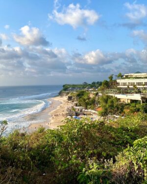 Tamara Dhia Instagram - Before this week I was a Cali girl who had never surfed (the ocean in LA is so cold!) So I decided I should go learn…in Bali. And it was the best decision ever. Not only did I learn to ride waves (and am now a Level 2!) but I met so many incredible people at surf camp. Officially now a surfer girl 🏄🏻‍♀️