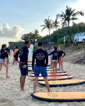 Tamara Dhia Instagram - Before this week I was a Cali girl who had never surfed (the ocean in LA is so cold!) So I decided I should go learn…in Bali. And it was the best decision ever. Not only did I learn to ride waves (and am now a Level 2!) but I met so many incredible people at surf camp. Officially now a surfer girl 🏄🏻‍♀️