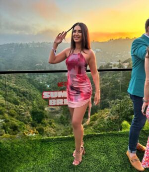 Tamara Dhia Instagram - Sunsets in Bel-Air 💕 @netflix