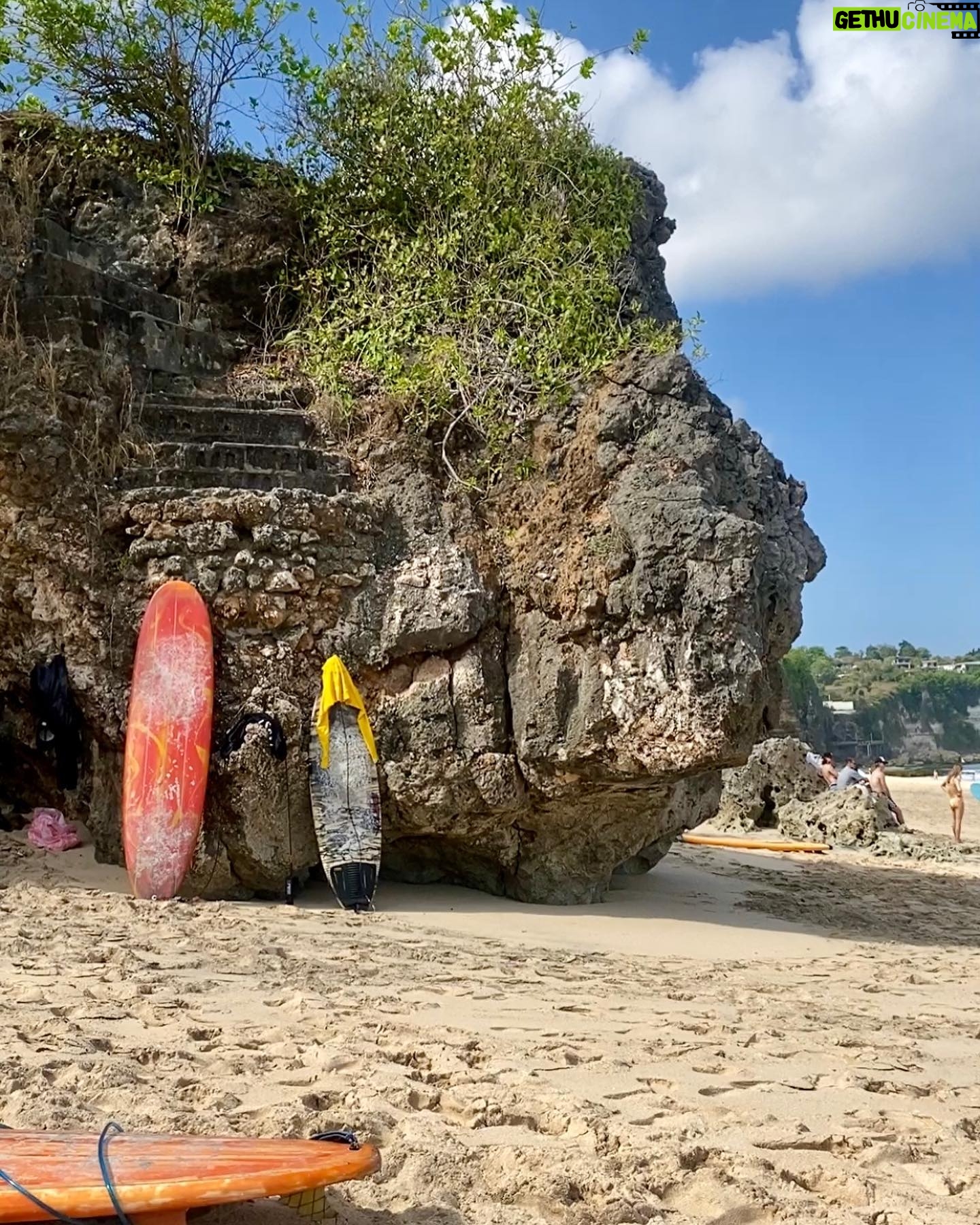 Tamara Dhia - 1.2K Likes - Before this week I was a Cali girl who had never surfed (the ocean in LA is so cold!) So I decided I should go learn…in Bali. And it was the best decision ever. Not only did I learn to ride waves (and am now a Level 2!) but I met so many incredible people at surf camp. Officially now a surfer girl 🏄🏻♀️
