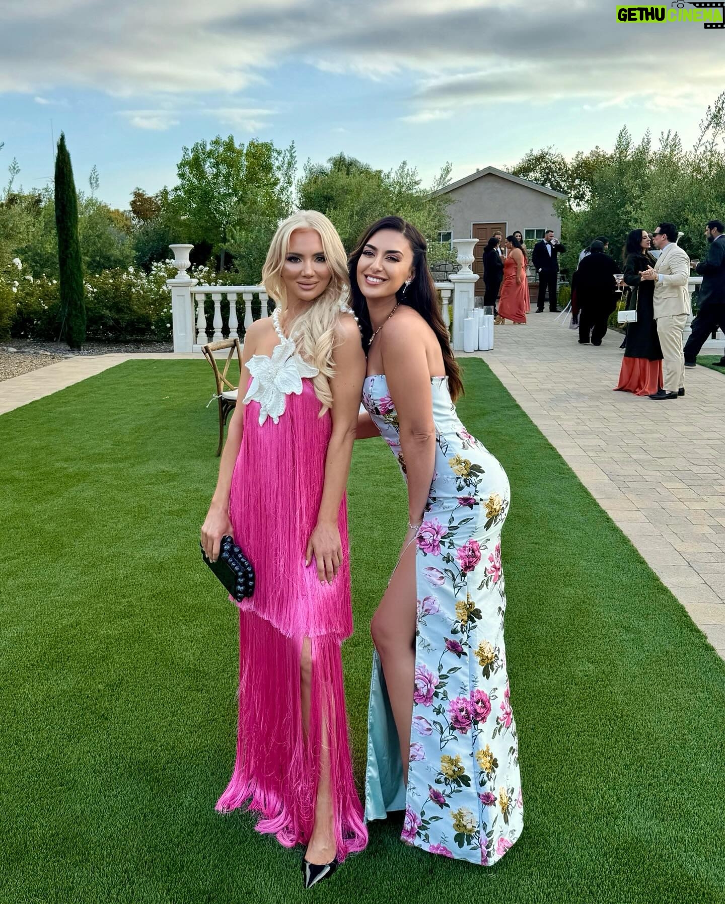 Tamara Dhia - 1.3K Likes - love is in the air 💘
congrats Natasha & Zach!