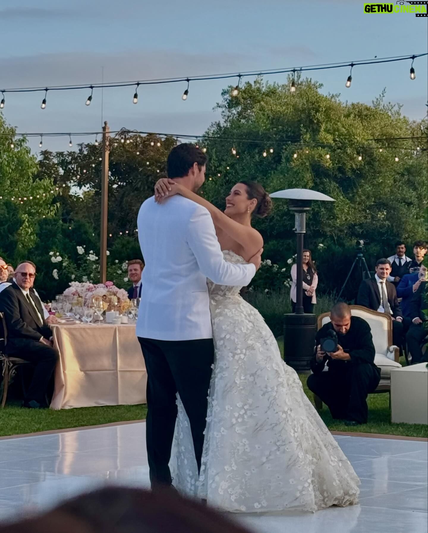 Tamara Dhia - 1.3K Likes - love is in the air 💘
congrats Natasha & Zach!