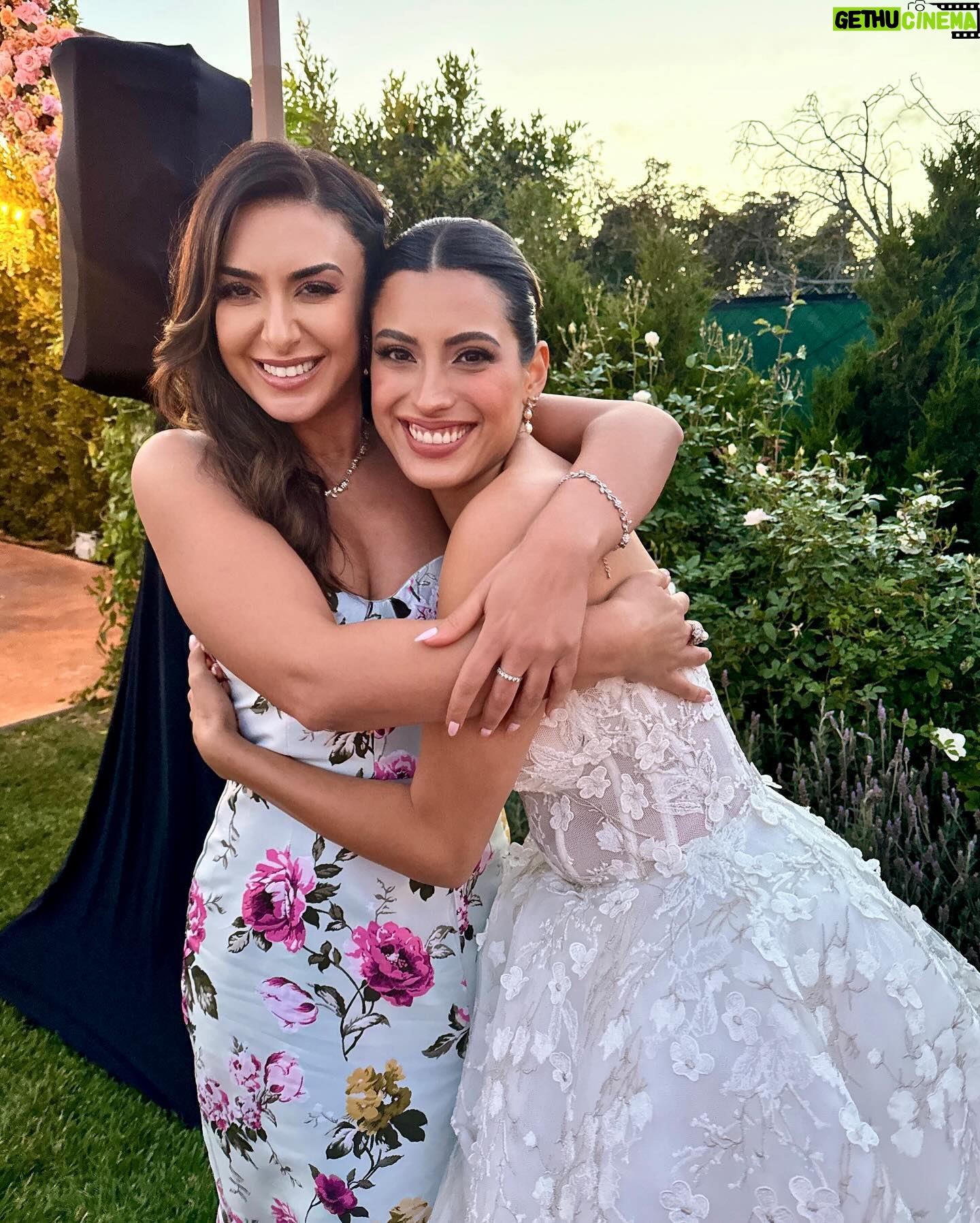 Tamara Dhia - 1.3K Likes - love is in the air 💘
congrats Natasha & Zach!