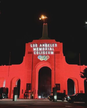 Tamara Dhia Instagram - Spent the night with @nikewomen at the LA Coliseum honoring groundbreaking athletes and celebrating the return of the Nike Women’s Run Series! Constantly blown away by the incredible women @nike puts together to inspire, encourage and uplift one another though sport ❤️🔥 #nikerunning