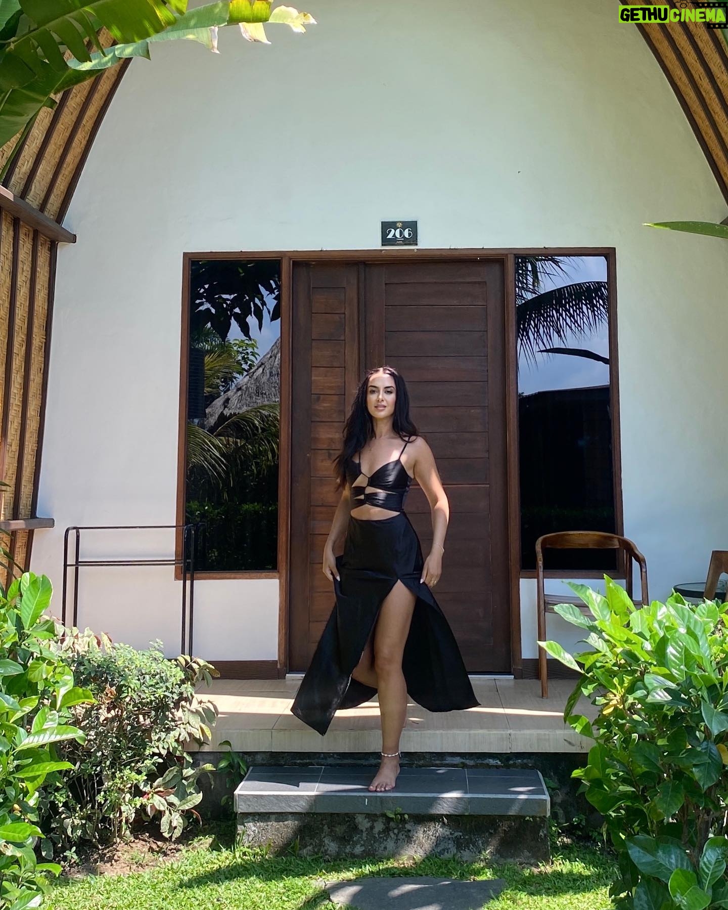 Tamara Dhia - 1.3K Likes - welcome to the jungle ✨