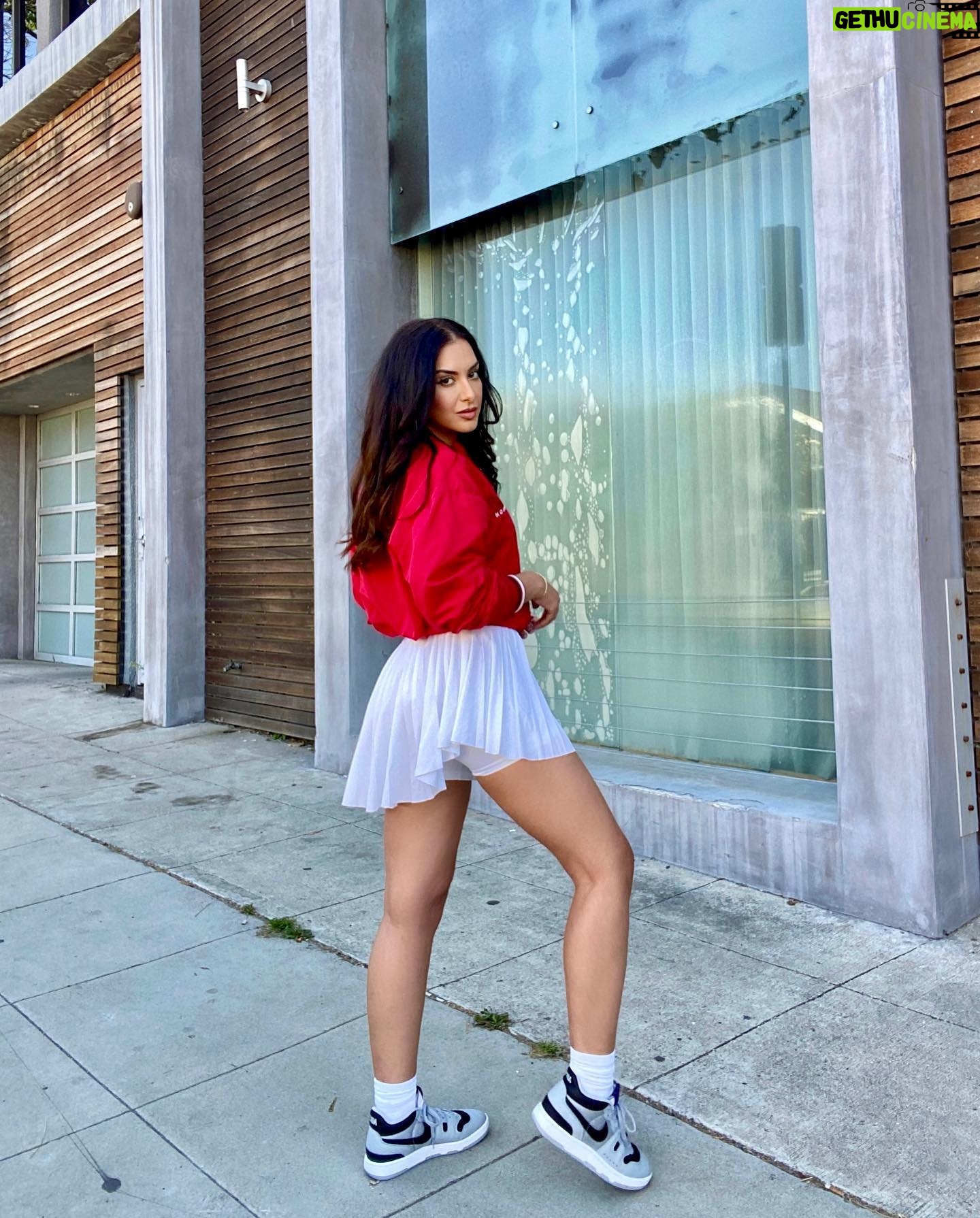 Tamara Dhia - 3 Likes - wanna play? ❤️