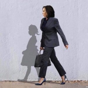 Tamara Taylor Instagram - Walkin’ into the White House like...
•
•
#WeWin!!!!!!!!

Madam Vice-President-elect Kamala Harris and the silhouette of Ruby Bridges when she was walking to an all-white school, newly desegregated, escorted by four deputy US marshals in 1960.