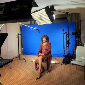 Tamara Tunie Instagram - #behindthescenes ✨Press for @wannadancemovie ✨#IWannaDanceMovie, coming exclusively to movie theaters December 23. Get tickets now: https://bit.ly/IWannaDanceTickets