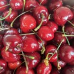 Tamara Acosta Instagram - Esta es la época del año que mas espero, el calor, las guindas, el pan de pascua, el cola de mono. Recuerdo mi infancia, el pesebre, decorar el arbolito. Qué pena que hoy esté teñida de incendios y humo, qué pena los bosques ardiendo, los campos quemados, las personas afectadas. Lo más terrible es saber que el cambio climático es responsabilidad de todos, y nadie hace nada real por detenerlo. Feliz triste navidad.