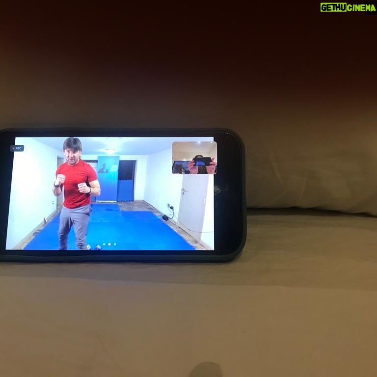 Tamara Acosta Instagram - No hay excusas! Hasta desde el teléfono se puede entrenar!!! @sensei_farias online !!!