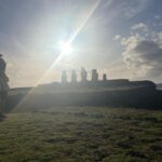 Tamara Acosta Instagram - Estoy en la maravillosa Isla de Pascua, vuelvo después de mucho tiempo, tengo hermosos recuerdos de esta Isla, venía con mi hija, mi ilusión era mostrarle las maravillas de este lugar y transmitirle mis bellos recuerdos, lamentablemente un funcionario de policía no la dejó viajar, a pesar de tener su certificado de nacimiento ( con el que hemos viajado muchas veces) y estar con sus dos padres , apelamos al criterio. al sentido común, pero nada finalmente mi pequeña no viajó, yo me vine (tenía que trabajar) con el corazón en la mano. Gracias a los que empatizan. Aclaro, para los que están tirándome mala onda, he viajado mil veces solo con certificado de nacimiento. Para que se les pare la ira!