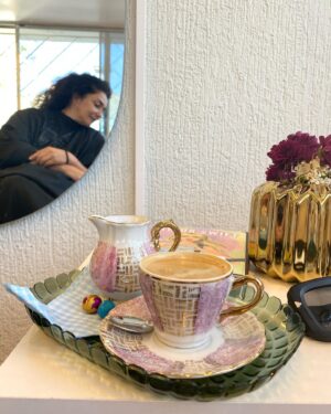 Tamara Acosta Instagram - Elegante y hermosa la nueva  peli  de mi amiga @deborahhairdresser , visítala , aparte de su excelente trabajo, un lugar especial y buena conversación.