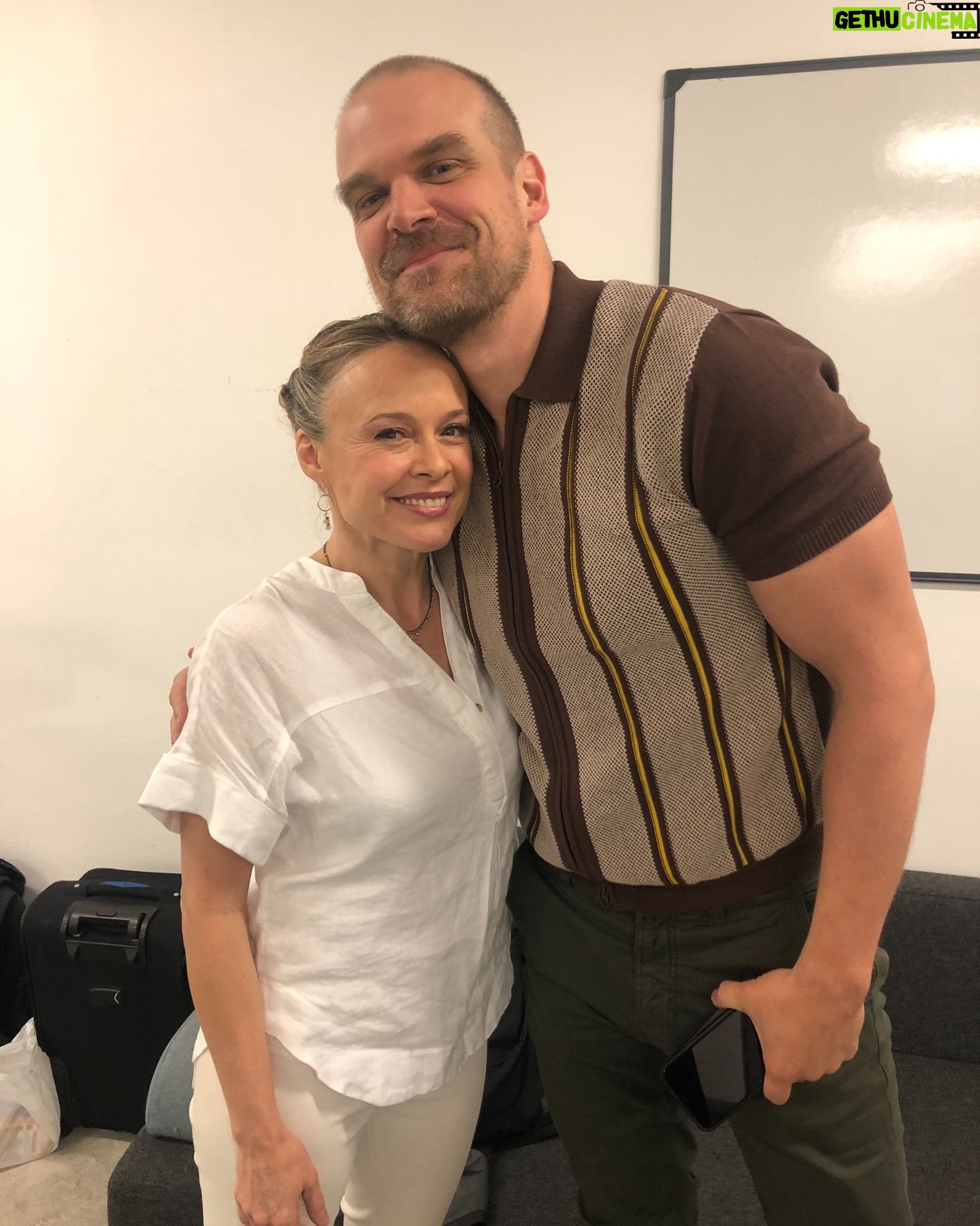 Tami Stronach - 2.8K Likes - Great fun to meet David Harbour. Such a kind and gentle fellow. This is from a convention last year.
Hoping that I can get to more conventions this year.
#davidharbour #tamistronach #thechildlikeempress #jimhopper
#strangerthings #theneverendingstory