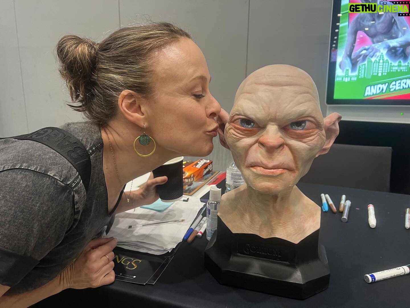 Tami Stronach - 1.1K Likes - At Liverpool ComicCon! May the fourth be with you! Am I doing this right?
#TamiStronach #StarWars #maythe4thbewithyou #NeverEndingStory #liverpoolcomiccon