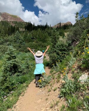 Tami Stronach Instagram - Getting out of the city and into nature☀️ Feeling very grateful to be sharing these last moments of summer with family and friends, and to be hiking, stretching and dancing just 3 months after my knee surgery!

PS. The white water rafting was scarier than you’d think 😂 

#tamistronach #theneverendingstory #childlikeempress #aspen
