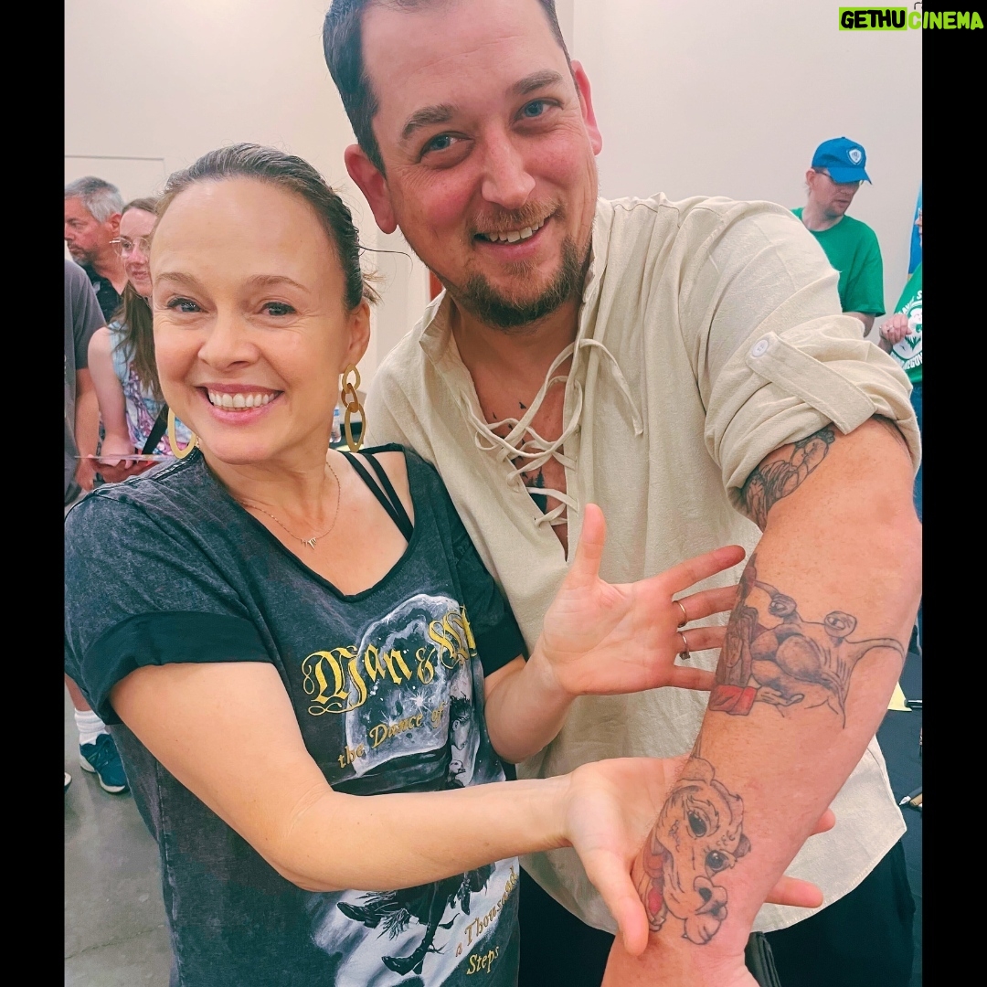 Tami Stronach - 1.7K Likes - Look what I spotted!
I had the absolute pleasure of meeting an incredible fan with the most magical Falkor & Bgolus tattoos!
Itās moments like these that remind me of the timeless magic of āThe NeverEnding Storyā and how it continues to inspire and connect us all.
āNever give up and good luck will find you.ā
And speaking of magic, donāt forget that tickets for āMan & Witch: The Dance of a Thousand Stepsā go on sale this Friday, June 7th! Get ready to embark on a new enchanting adventure.
Thank you to all the amazing fans who keep the spirit of Fantasia alive.
Who else has a magical memory or tattoo to share? Letās celebrate our never-ending stories together!
#NeverEndingStoryCon #NeverEndingStory40 #ChildlikeEmpress #FanArt #Falkor #ManAndWitchMovie #MagicalAdventure #TamiStronach