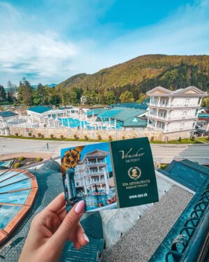 Táňa Bystroňová Instagram - SOUTĚŽ @spa_aphrodite 🎫
 -🏨Pobyt pro 2 osoby na 2 noci 
hotel Aphrodite Palace 5⭐️
- 🍽️plná penze : snídaně 🥞 a večeře🍛 formou rautu, oběd🍲 výběr Á la carte📖v Apolon restaurant nebo raut 🍰.
- ▶️neomezené vstupy do termálních bazénů💧, natural spa🍃, saunoveho světa🧖‍♀️ a fitness🏋️‍♀️.
- 🎫pobyt lze uplatnit NE-PÁ woucher platí 1 rok 🎫 
Podmínky:
⭐️sleduj: @spa_aphrodite 💦 a @tana_bystronova 💦
⭐️lajkni tento příspěvek a do komentáře označ tři reálné osoby, počet komentářů neomezen, jména se nesmí opakovat 
💦bonus za sdílení soutěže do stories- Aspadite Kanárský Aloe Vera krém🧴 .
Soutěž nemá nic společného s firmou Instagram. Vyhlášení za 30 dní. Hodně štěstí 😊⭐️
#slovensko #afroditespa #rajecketeplice #kooperace #welness #lazne #tipnadarek 
#lazne #vylet #soutez #damesoutez #soutezime
Uzavřeno gratulujeme výherci : @pockej_si_ 
https://www.instagram.com/pockej_si_?igsh=d2s0azBuNzl1MTFz