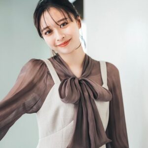 Tanabe Ririka Instagram - ・
NATURAL BEAUTY BASIC webカタログ公開中です🧚🏻‍♀️
私のお気に入りのコーデは1枚目〜！

#natutalbeautybasic
 #ナチュラルビューティーベーシック
#PR