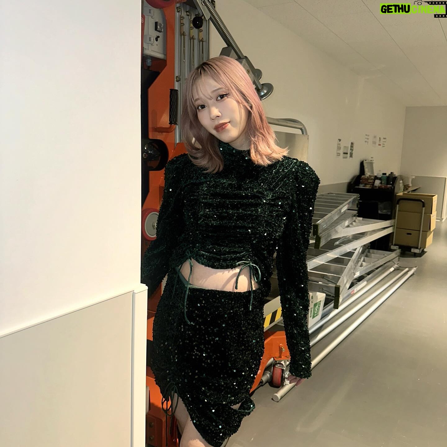 Tanakaga Instagram - 久しぶりにギラギラ衣装着てテンアゲです。 妊婦でもやっぱり派手なのが好きです。