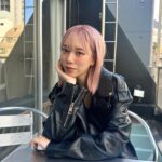 Tanakaga Instagram - もう2月か〜〜はやいね〜〜 気付いたら春になって夏になってまた冬が来るんやろな〜 昨日髪染めた投稿したら出張中の旦那から「髪色いい感じだね」とLINEが来てたのでどうにか帰ってくるまで髪色を保つ方法を考えているところでございます。 ピンクはすぐ色落ちするから保つの難しいのよ。。。