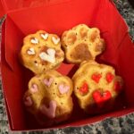 Tanakaga Instagram - 最近作ったスイーツ達🍰 普段ご飯は作るけどお菓子作り全くした事なかったから、気泡入りまくりのダメダメやけど🤷🏻‍♀️🤷🏻‍♀️笑 ・パパラの企画で作ったバレンタインのカップケーキ🧁 ・旦那にバレンタインであげた肉球フィナンシェ🐶 ・バレンタインをきっかけにカップケーキにハマって、リベンジしたら上達したやつ笑