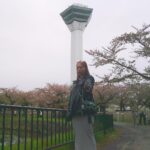 Tanakaga Instagram - お久しぶりに五稜郭公園🌸🌸 ギリギリ桜の時期間に合ったー！！！！笑 旦那の地元が北海道やから毎年ブブビビも連れて新幹線で函館行くんやけど、今年はコナンの映画の舞台が函館やったから自然と聖地巡りができて嬉しい🫶🏻笑 自然がいっぱいで美味しいものいっぱいで幸せ✌🏻 今食欲凄い時期やからこっちおる間に太りそう笑 初めてデジカメとやらを買ってみたんやけど携帯で撮るのとまた違っていい感じや。最後の写真だけ携帯🐶