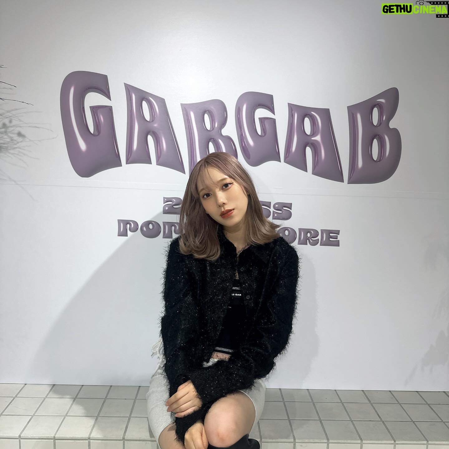 Tanakaga Instagram - GABGAB POPUP 2日間来てくださった皆様ありがとうございました😭💞 今回はレジで袋詰めさせて貰ったんやけど、久しぶりに皆に直接会えて沢山話せて嬉しかったし楽しかったですー!!! 店の前通り過ぎる人がGABGABって名前見ただけで、タナカガのブランドやん!!って話してくれてるがちょくちょく聞こえてきてめちゃくちゃ嬉しい気持ちになった😂❤️🔥 関係者で来てくださった皆様もありがとうございました🙇🏻♂️🙇🏻♂️ やっぱ私ポップアップの空間好きみたい🥰笑 いつか東京と大阪以外の場所でも出来たらいいな〜〜!!!!!