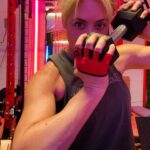 Tanea Brooks Instagram - So obsessed with my gloves from @redhotboxfitness These gloves protect my hands from calluses and don’t make my hands hot and sweaty. I use them EVERY time I workout. They are must get! Their bands are awesome too. @amberstrauser #fitness #workout #gym #weighttraining #weightlifting #getfit #getstrong #noedit #nofilter #nomakeup #sweat #train