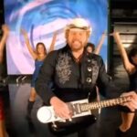 Tanea Brooks Instagram - Rest in peace @tobykeith from one okie to another, it was a honor to dance in your video, thank you for being so cool and down to earth and showing us girls a good time in Nashville. You won’t be forgotten and neither will your music. #TobyKeith