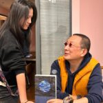 Tang Wei Instagram - 昨天什么好日子呀，去黎叔（张黎导演）工作室送书时收到了库布里克出版社说第一版《分手的决心—分镜本》售磬的好消息，还蹭到了黎叔工作室白辣椒五花肉，美味！ mark～ 感恩大家的支持！第二版也在路上了，年三十之前热腾腾送到，希望能分享给更多人🙏🏼🙏🏼🙏🏼