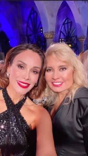 Tania Vazquez Instagram - EL TIEMPO QUE SE DISFRUTA ES EL VERDADERO TIEMPO VIVIDO 💜💜

@carlaestradawest @anamartin @hilda.tellezlino @deliagonzaleztaxco @jenidelavega @galeana.jesus