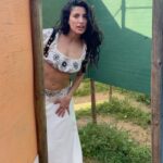 Tania Raymonde Instagram - drank meade braved a maze chilled w goats curtsied like maidens and basically went medieval as F at Ren Faire with @imdanadelorenzo