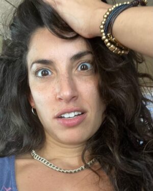 Tania Raymonde Instagram - spent a few hours doomscrolling LA Reddit boards last night. To all the Angelenos without AC this weekend, y’all are absolute champs. Also Reddit counts as reading, right?