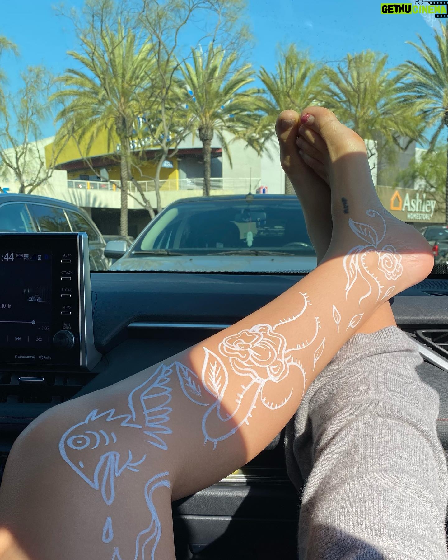 Tania Raymonde Instagram - what happens when I’m bored in a car waiting for someone and I find a Posca marker
