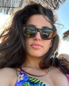 Tania Raymonde Instagram - mai • santa giulia • lumière déclinante • moustiques • crème solaire • bonheur